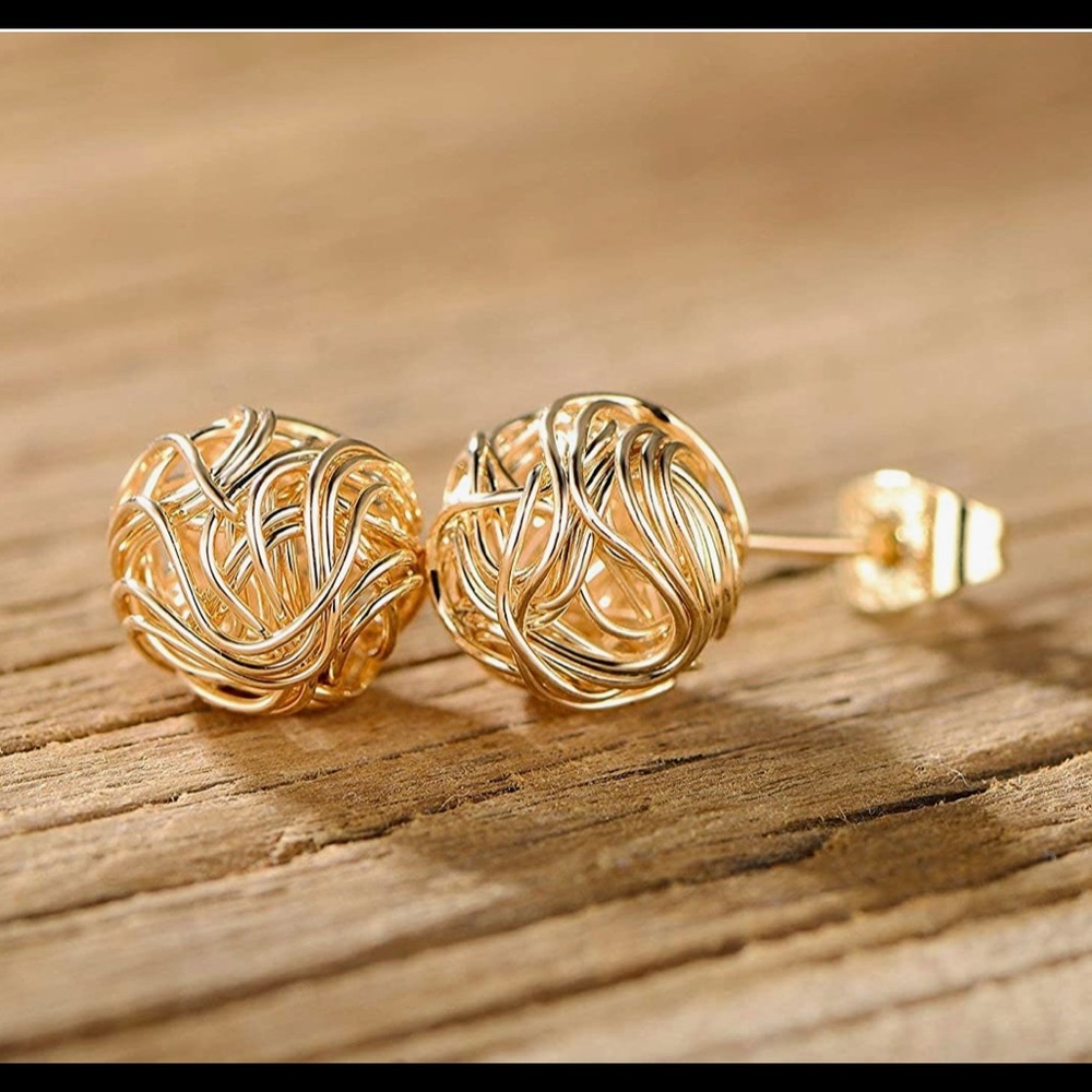 NWT Gold Love knot earrings. Adorable for women or girls.